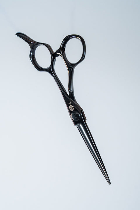Sutori Zen 5.5" black barber scissors, front view