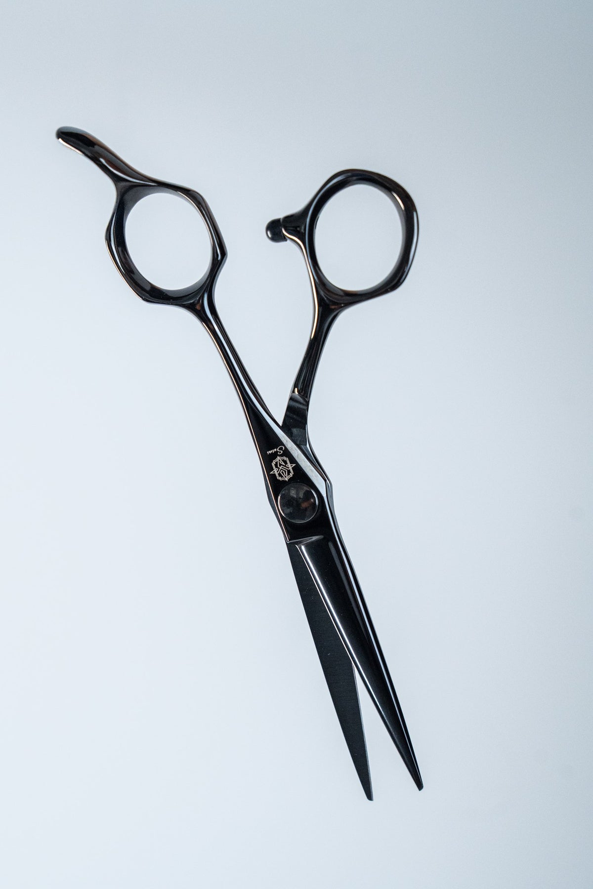Sutori Zen 5.5" with blades open