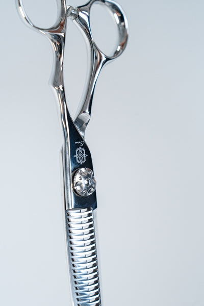 Sutori Kaze 6.0" pivot screw detail