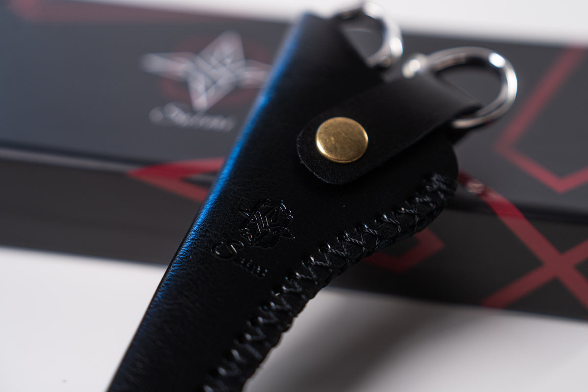 Sutori leather blade protector, snap detail