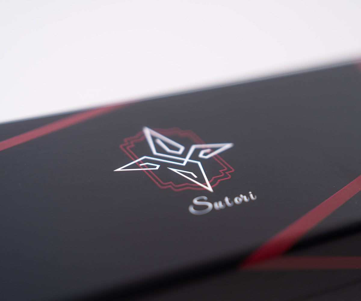 Closed Sutori box with the crest