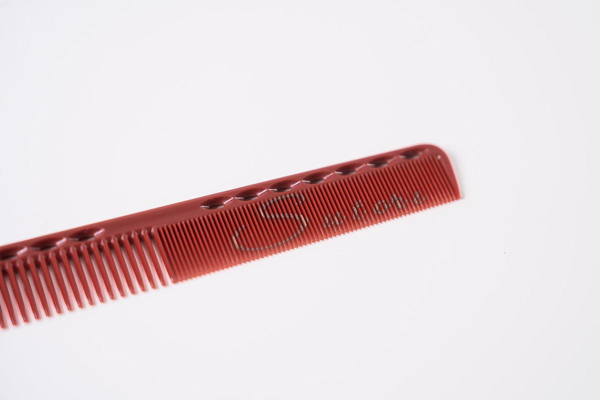 Sutori cutting comb in red 