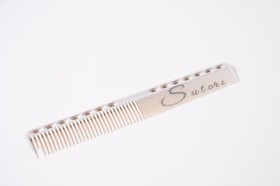 Sutori cutting comb in white 