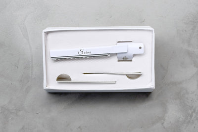 Sutori Finger Soft Razor in white in its white presentation box 